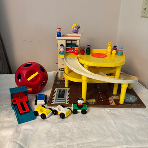 Vintage toy grouping (Fisher Price and more) - L545