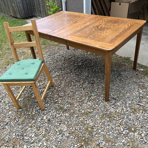Furniture Grouping (table and chair) - L692