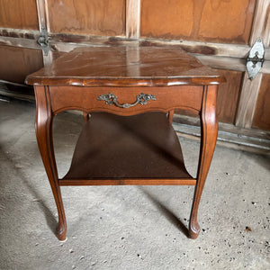 Vintage solid wood end table (fake drawer) - O439