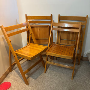 Set of 4 wooden folding chairs- O461