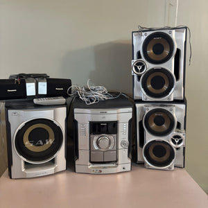Vintage Sony stereo with additional speakers - O464