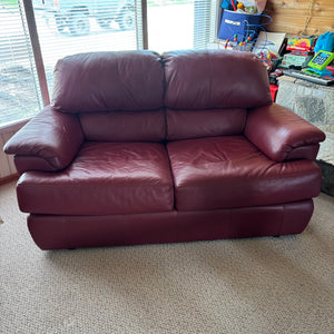 Red leather love seat - O493