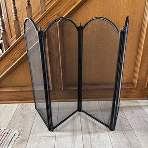 Lightweight metal fireplace screen- O512