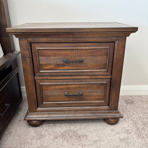 Like new CHATHAM PARK King Size WOOD - R534