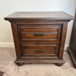 Like new CHATHAM PARK King Size WOOD (small mark on corner) - R535