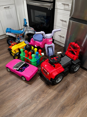Kids toys Grouping (ride on toys and more) - R549