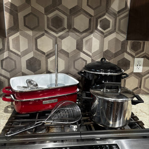 Kitchen Grouping (red roaster and more) - R580