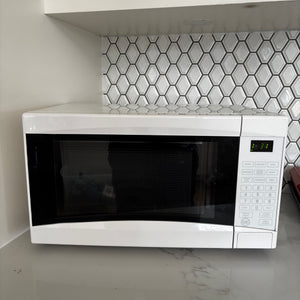 White microwave - J445