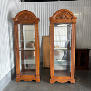 Set of 2 oak curio cabinets with glass doors - U617