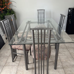 Glass and metal dining room table with five chairs - C858