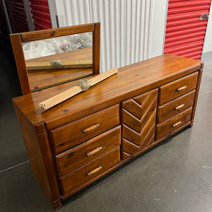 Bassett furniture solid wood dresser with mirror - U832