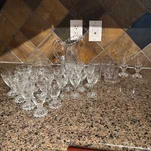 C733 Vintage glassware grouping(Anchor Hocking cordial glases and more)