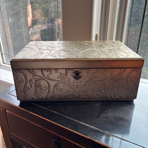 C771 Vintage multi tiered jewellery box