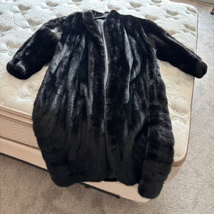 C803A Vintage womens fur coat (size medium/large)