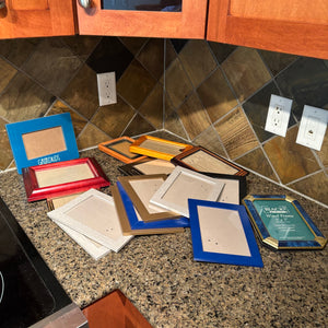 C816 Multicolored picture frame grouping