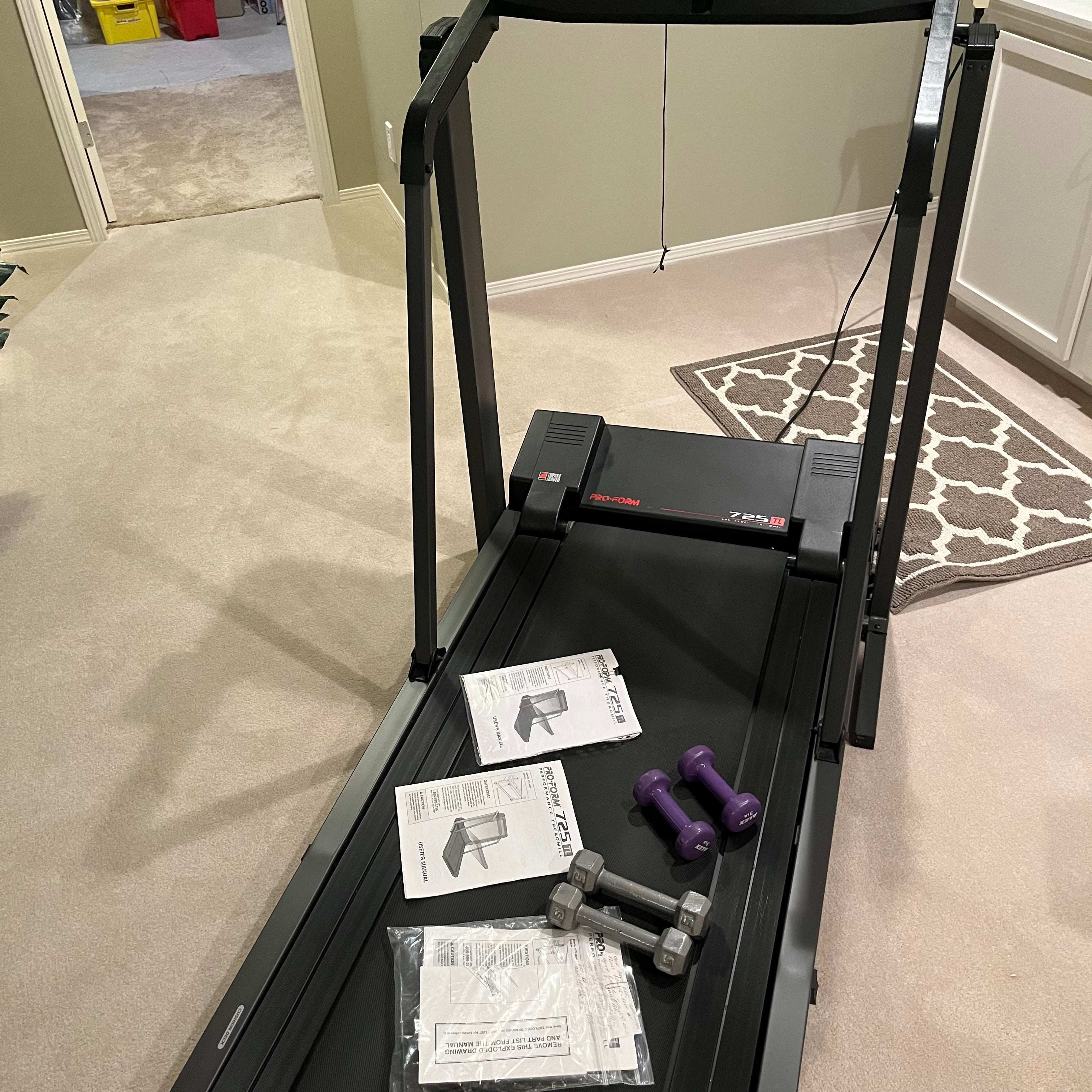 E502 Proform 725 Performance treadmill (weights included)