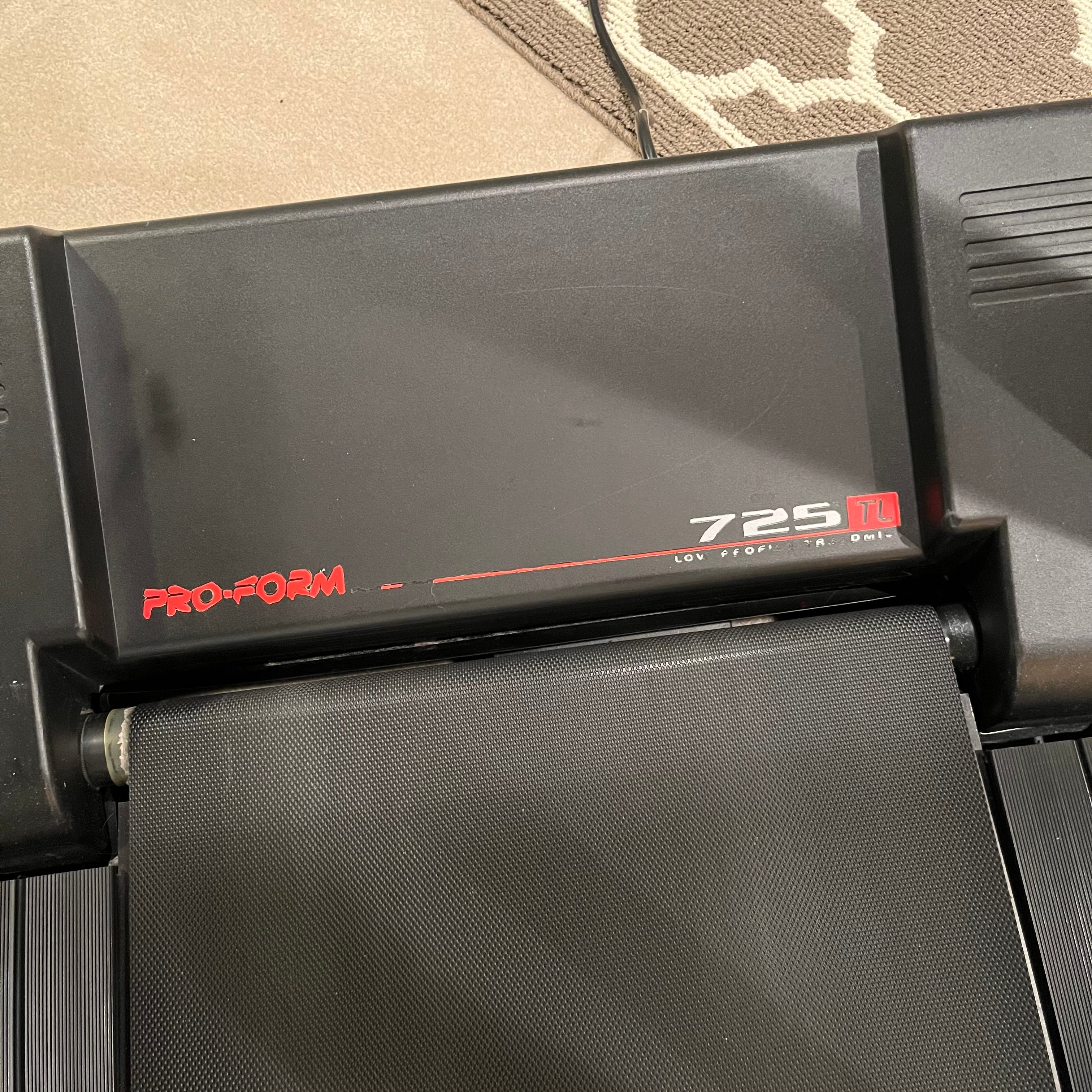 E502 Proform 725 Performance treadmill (weights included)