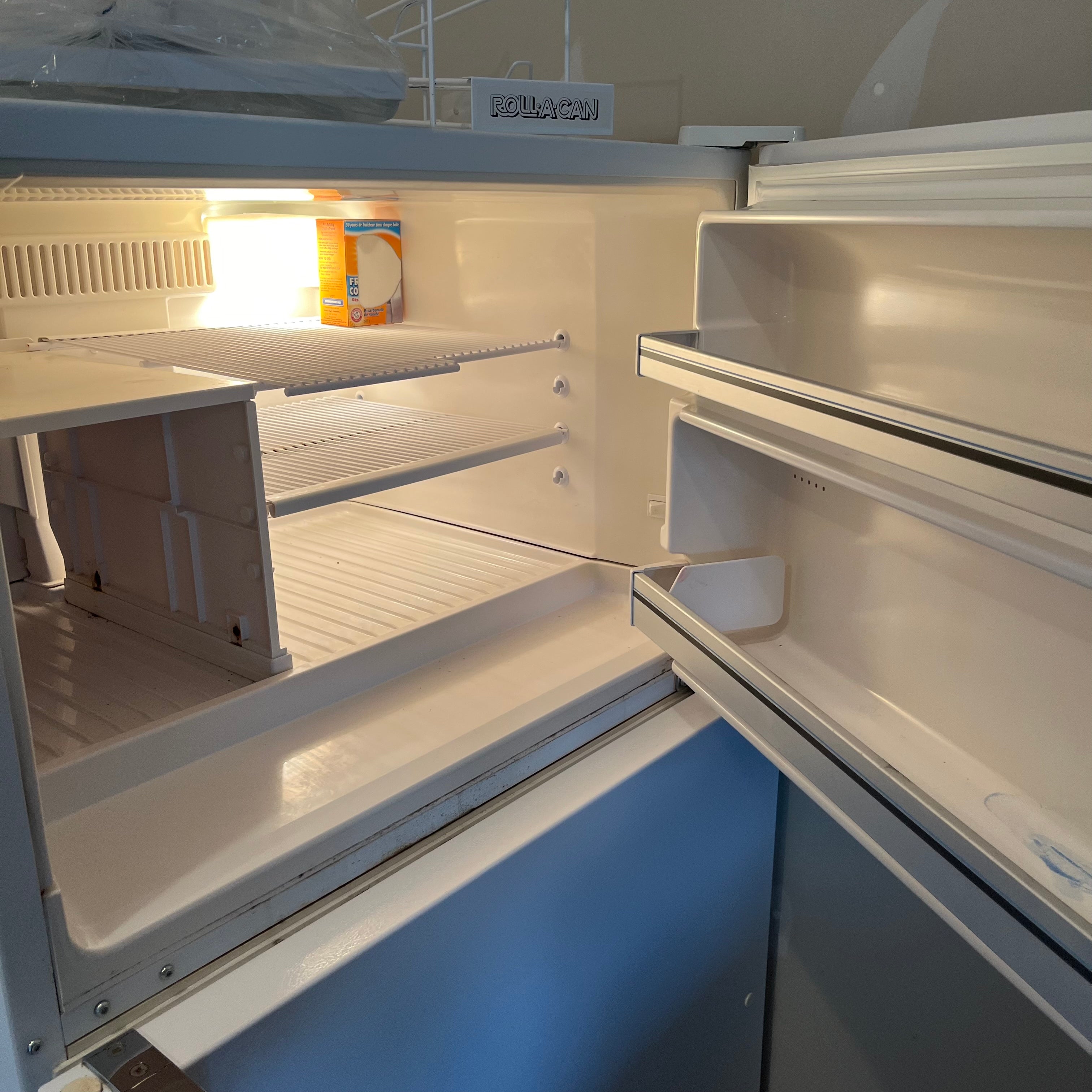 E505 Maytag fridge (some rust inside)