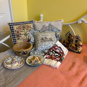 W553 Home Decor Grouping (cute pillows and more)