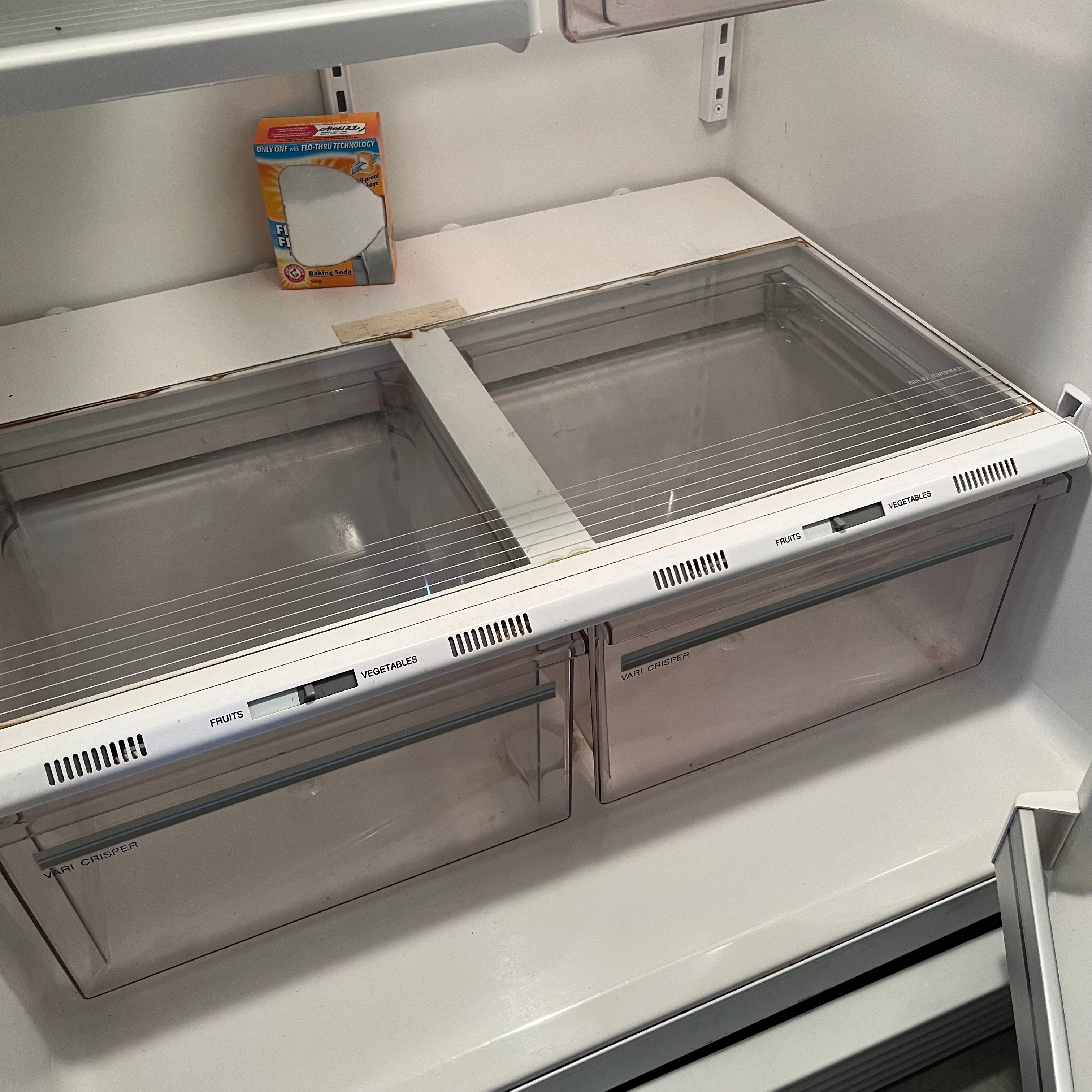 E505 Maytag fridge (some rust inside)