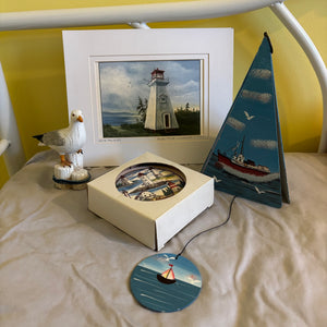 W555 Home Decor Grouping (lighthouse print and more)