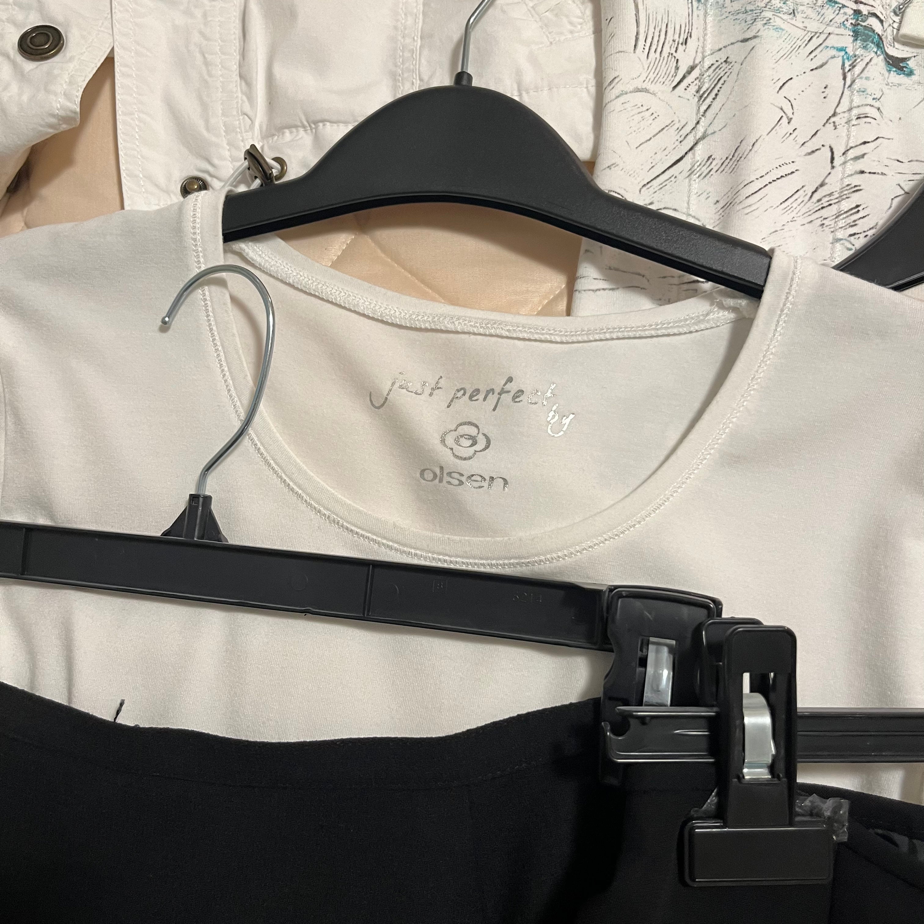 E506 Womens size small clothing grouping (Anne Klein and more)