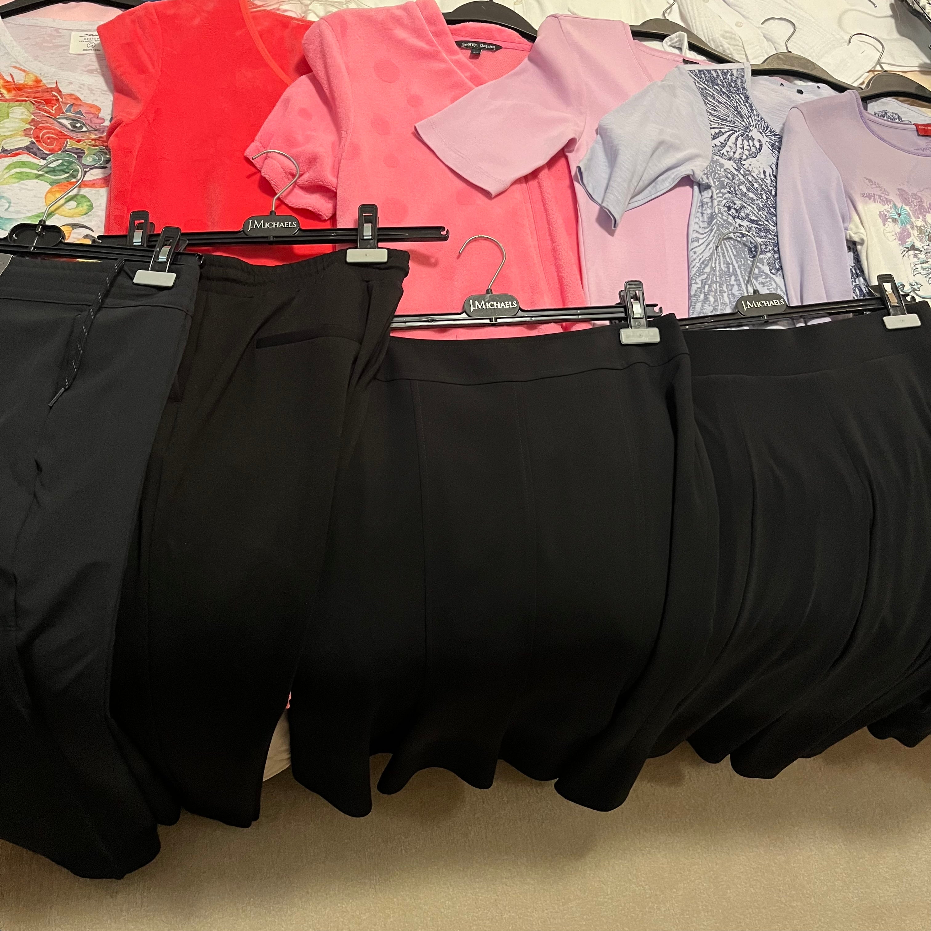 E509 Womens size small light colored clothing grouping (Mancini and more)