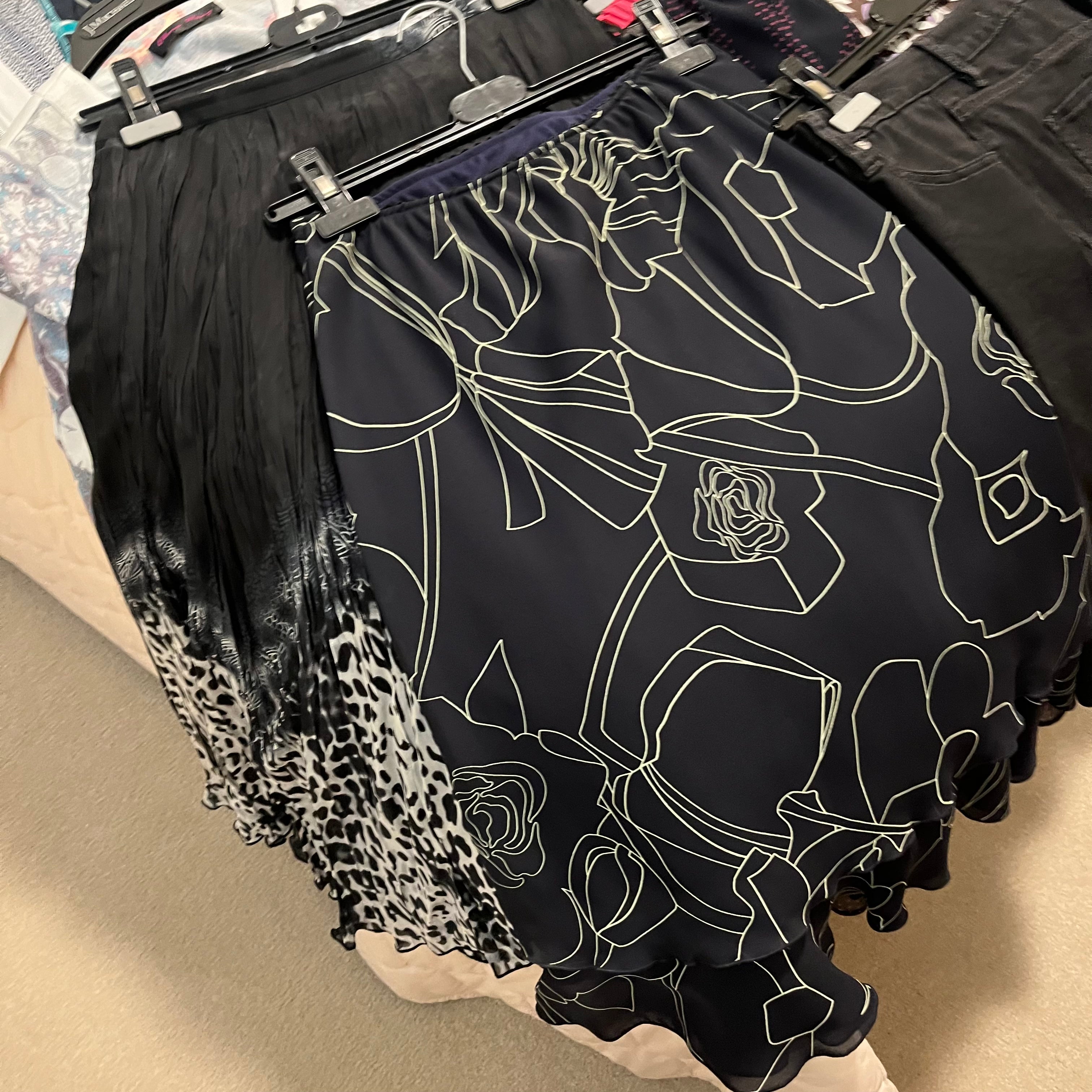 E511 Womens Medium Size Clothing Grouping (shirts, pants, skirts and jackets, Elena Wang and more)
