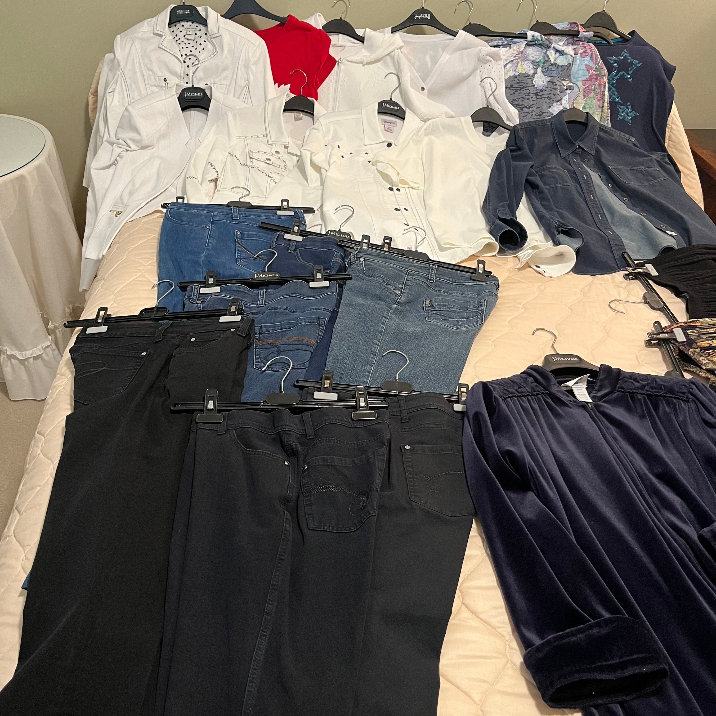 E514 Womens Clothing Grouping (size small, Missoni, Evolution and more)