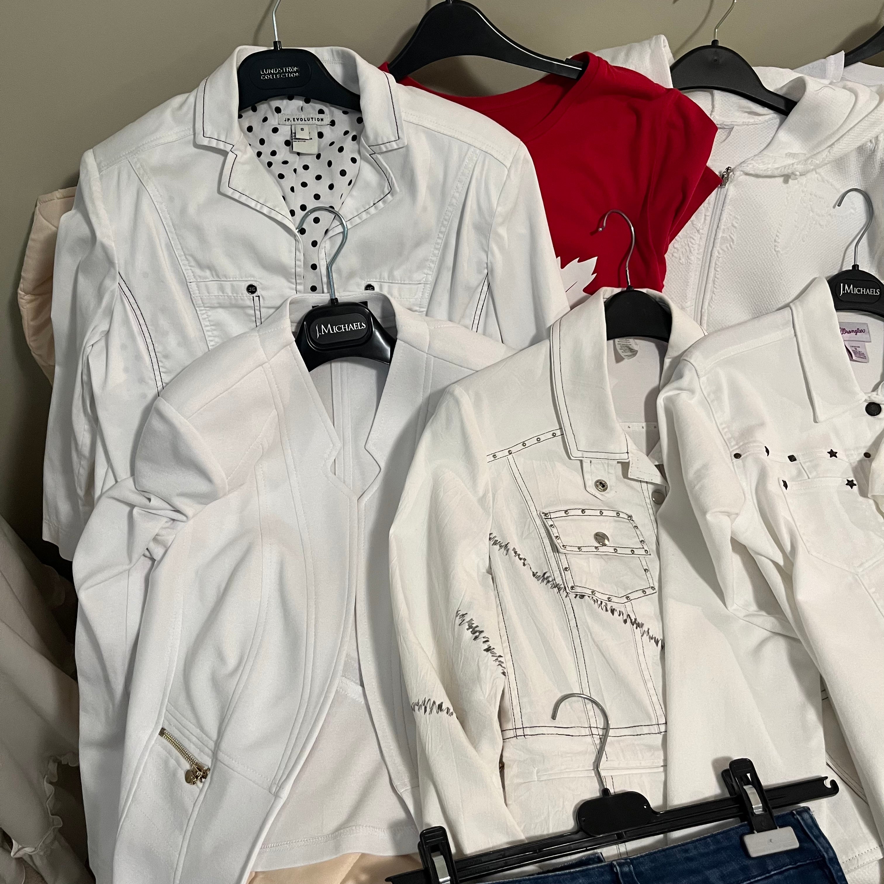 E514 Womens Clothing Grouping (size small, Missoni, Evolution and more)