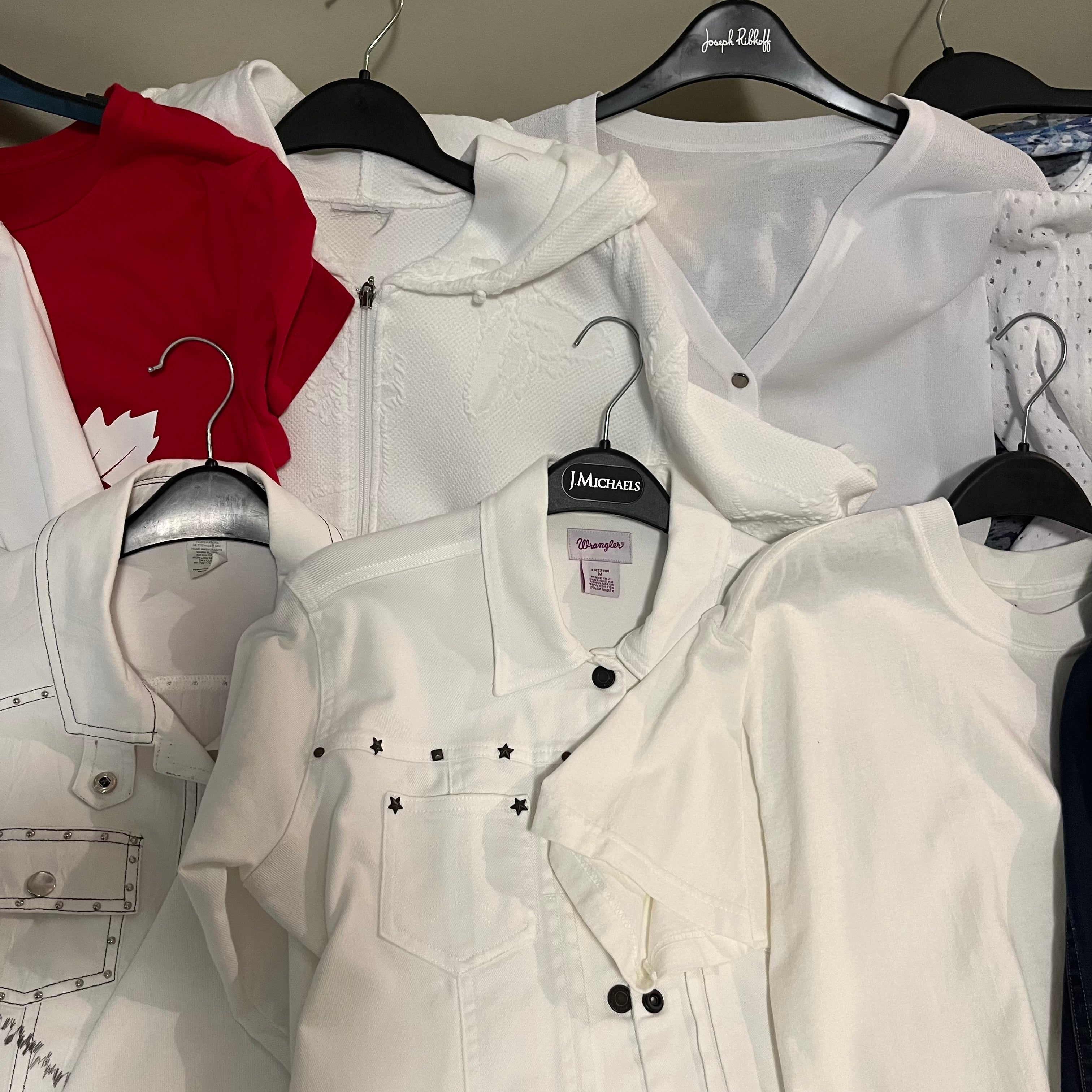 E514 Womens Clothing Grouping (size small, Missoni, Evolution and more)