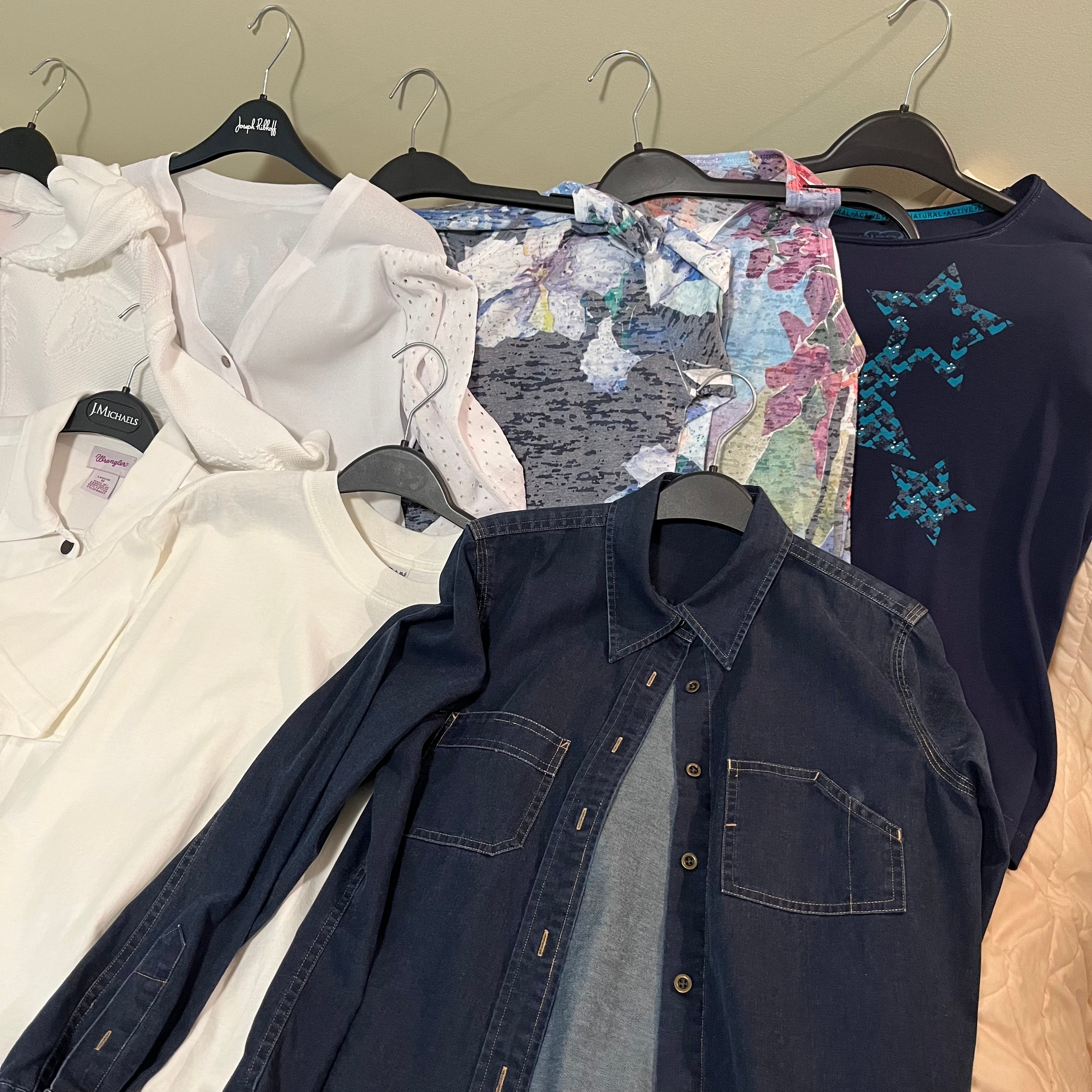 E514 Womens Clothing Grouping (size small, Missoni, Evolution and more)