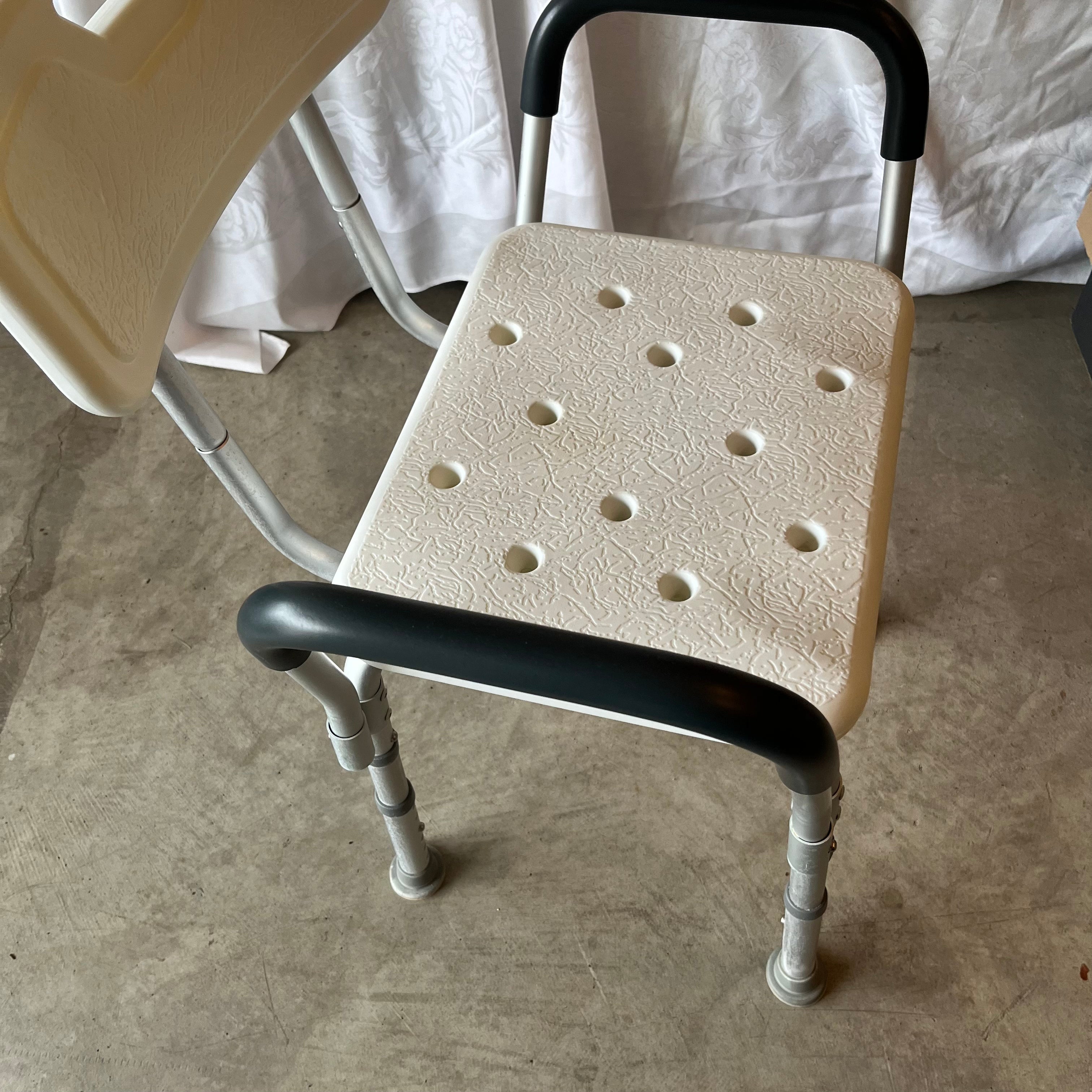 E522 Shower chair