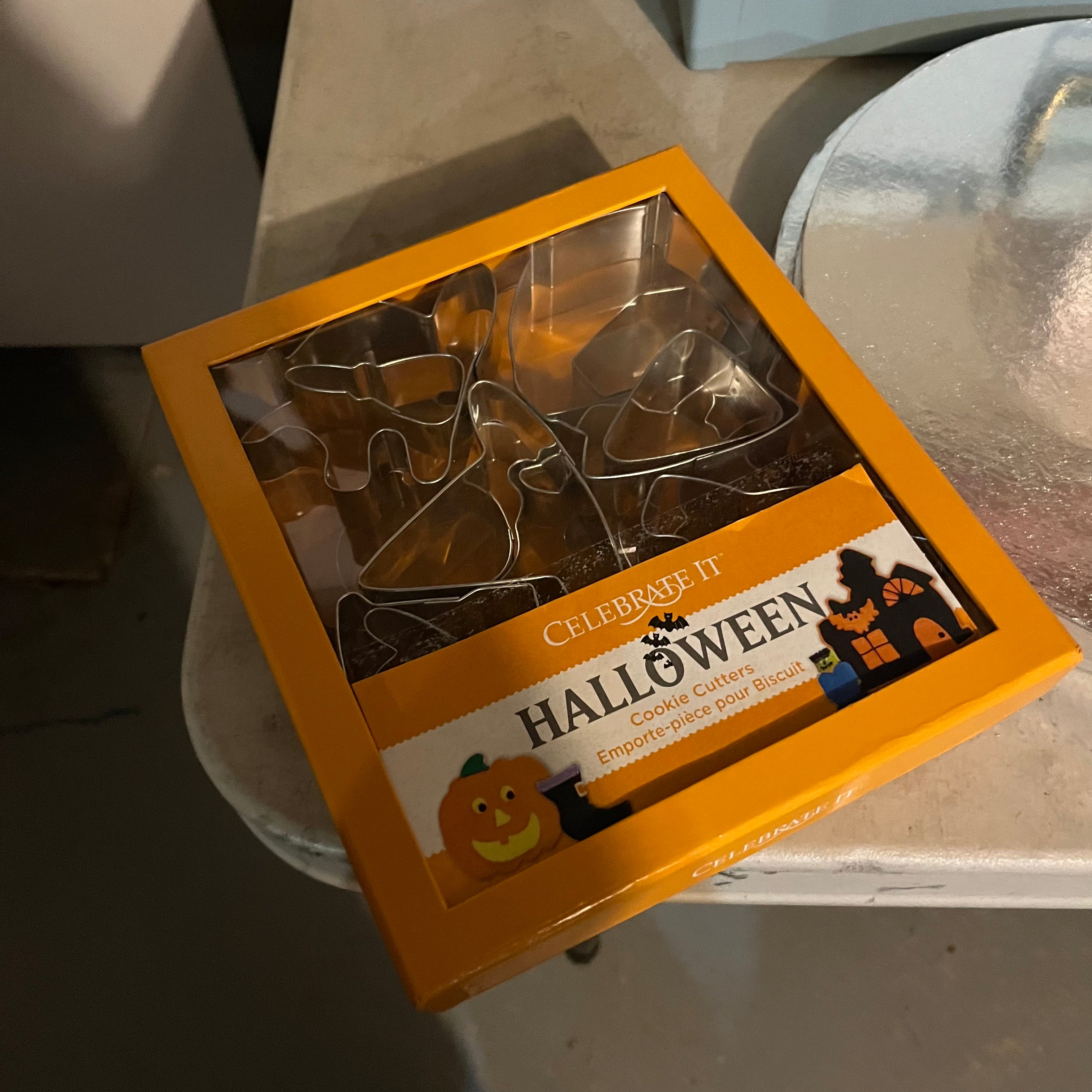 W700 Baker-ware grouping (table not included)