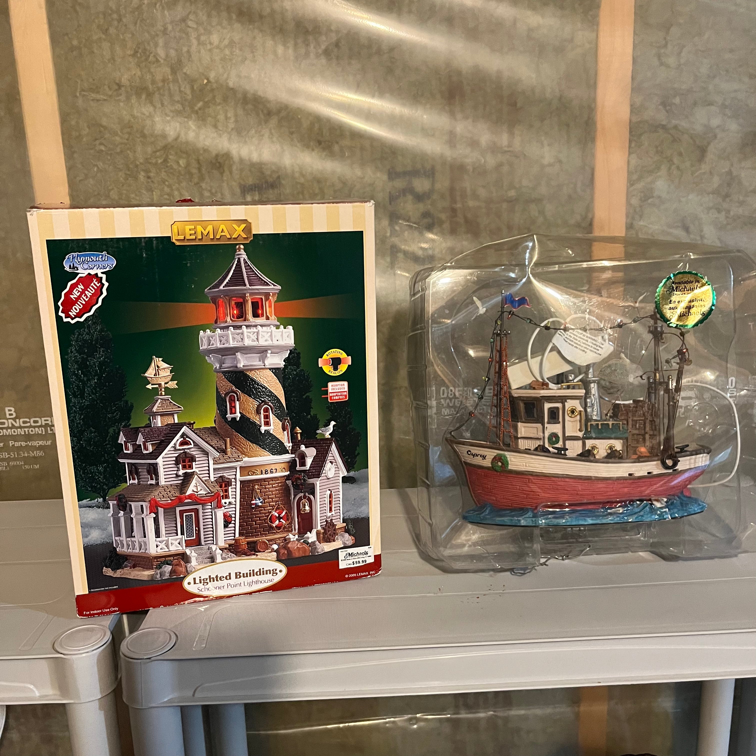 W710 Lemax Mini lighted house and boat