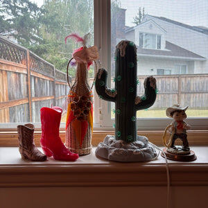 W577A Vintage Collectibles Grouping (Ceramic Cactus Lamp and more)