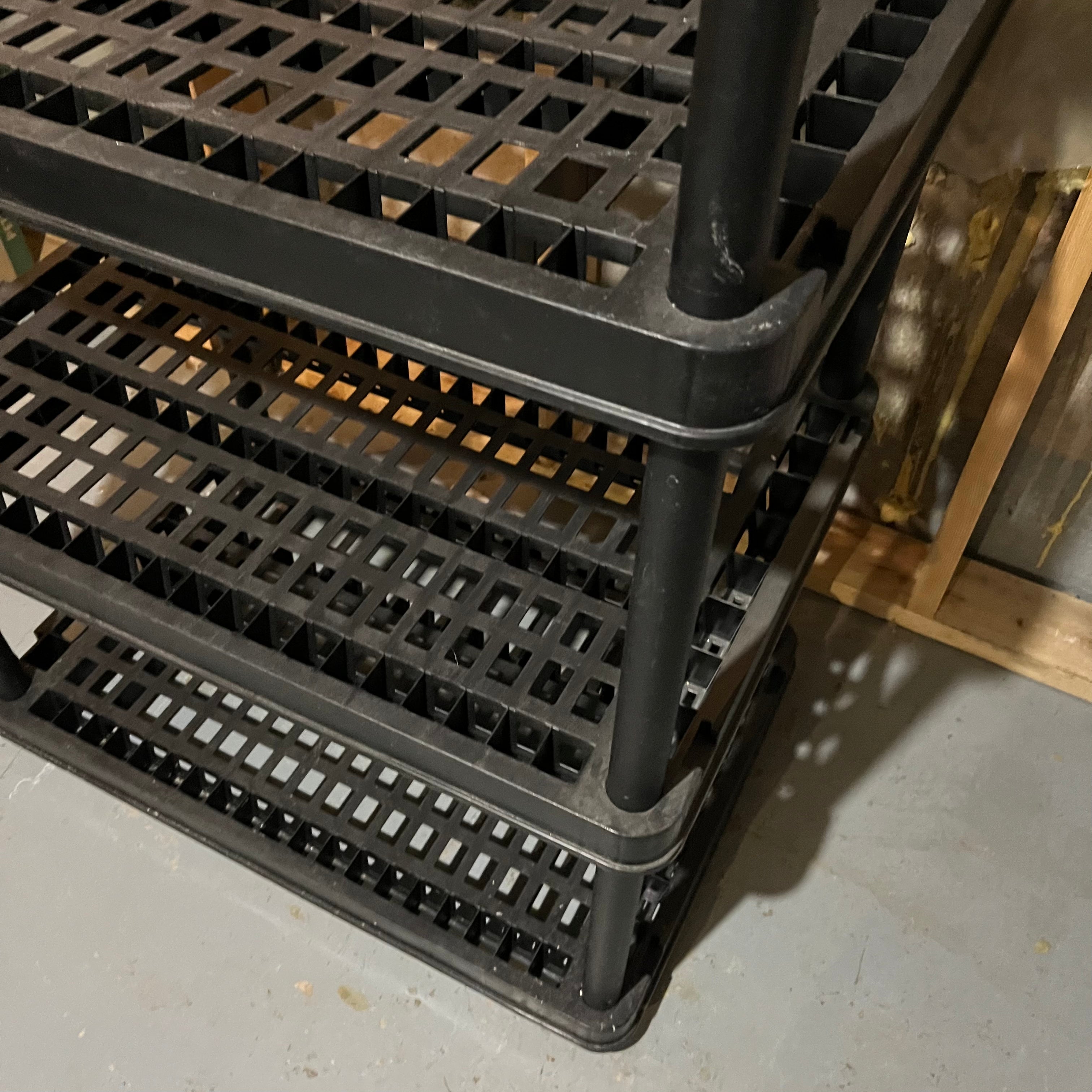W717 Black plastic shelving unit