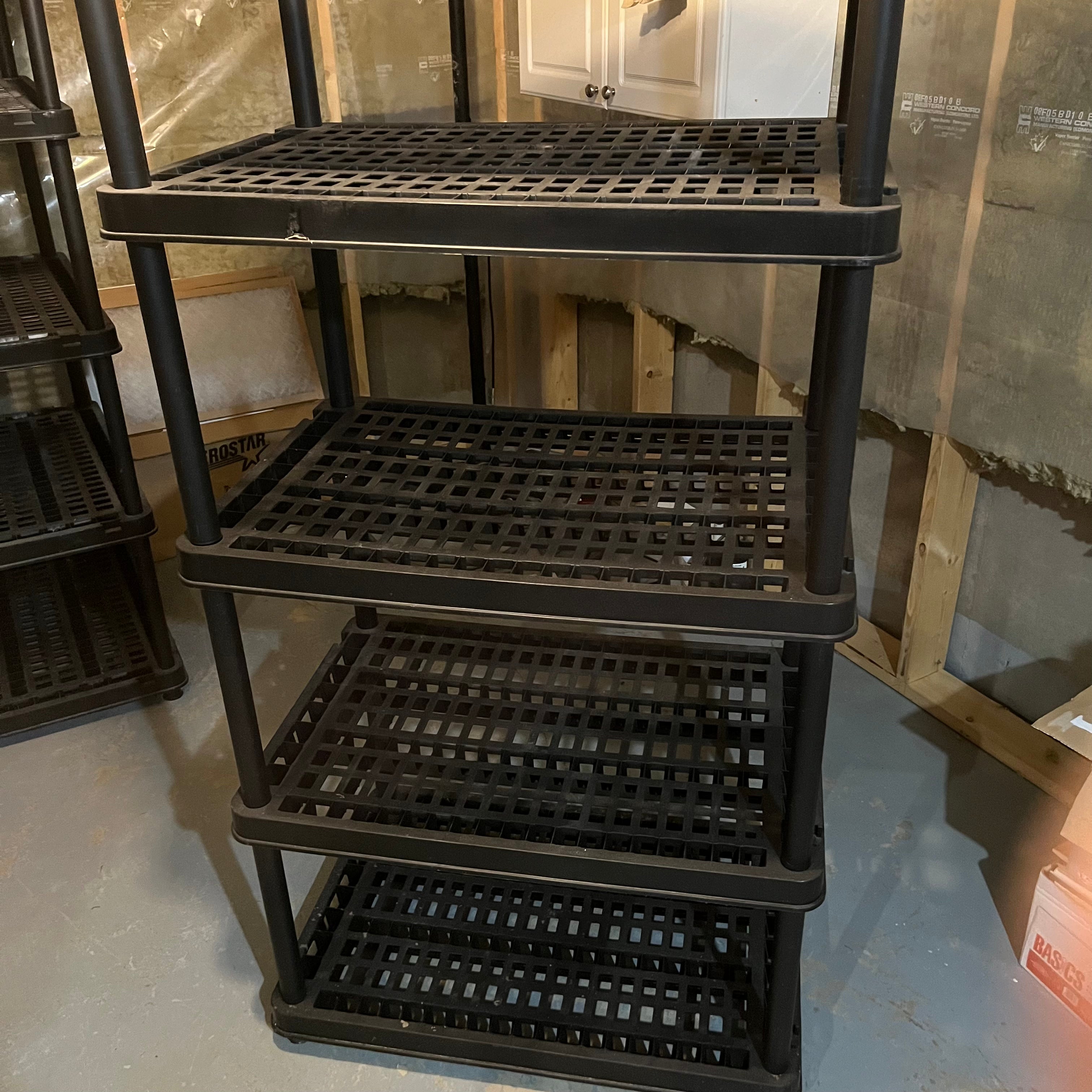 W718 Black plastic shelving unit