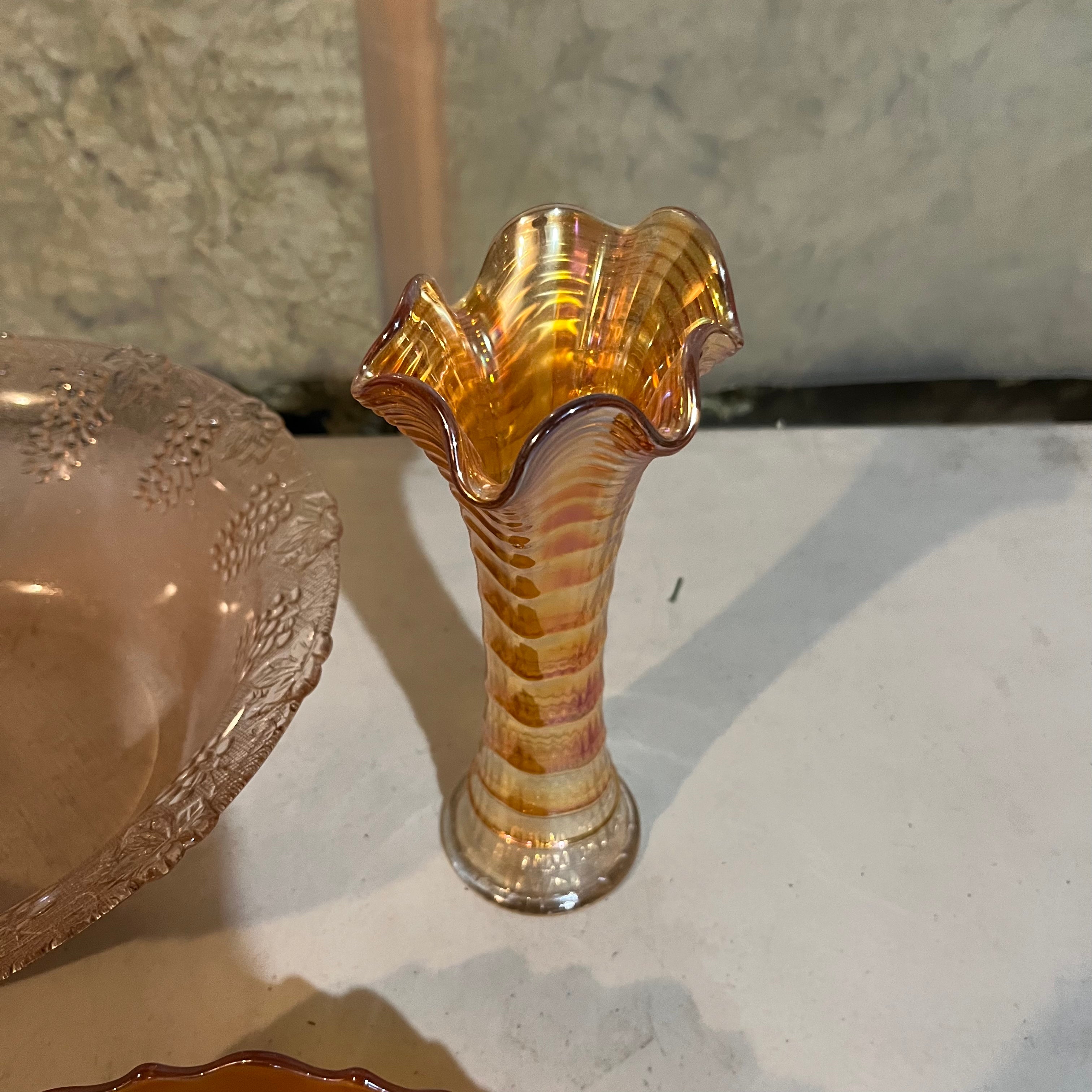 W723 Vintage Glass Grouping (carnival glass and more)