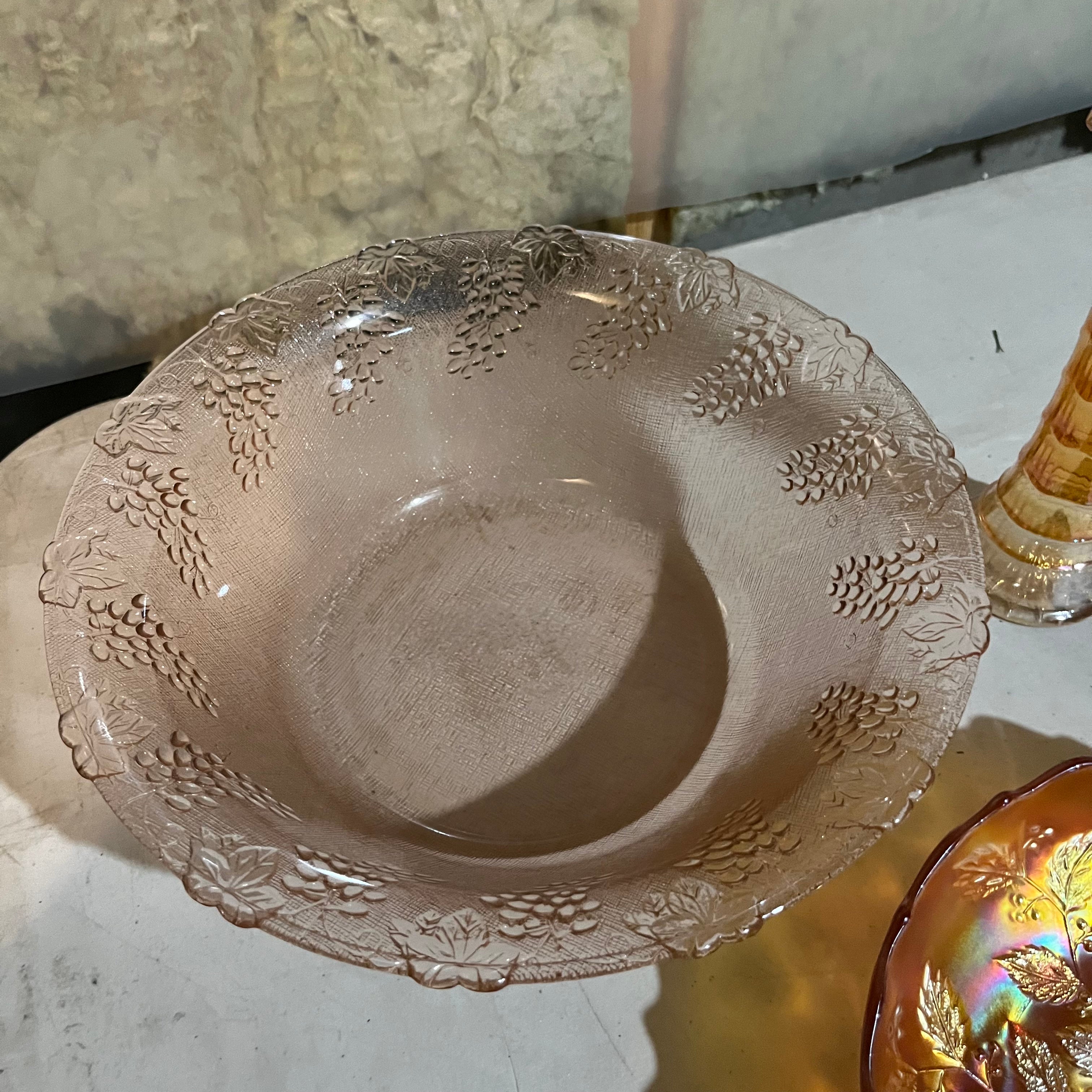 W723 Vintage Glass Grouping (carnival glass and more)