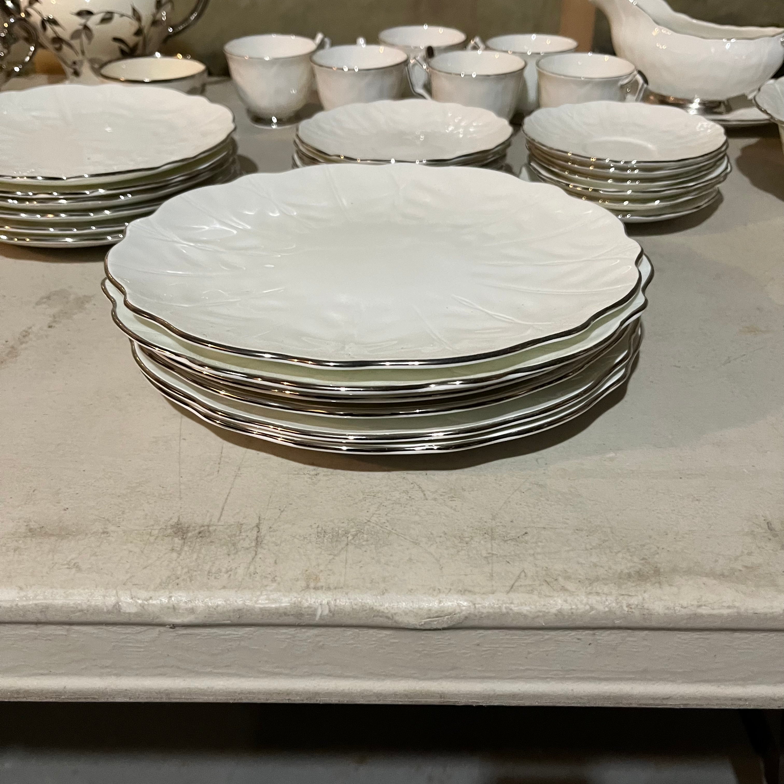 W724 China Grouping (Aynsley Spring Crocus plates, saucers and cups)