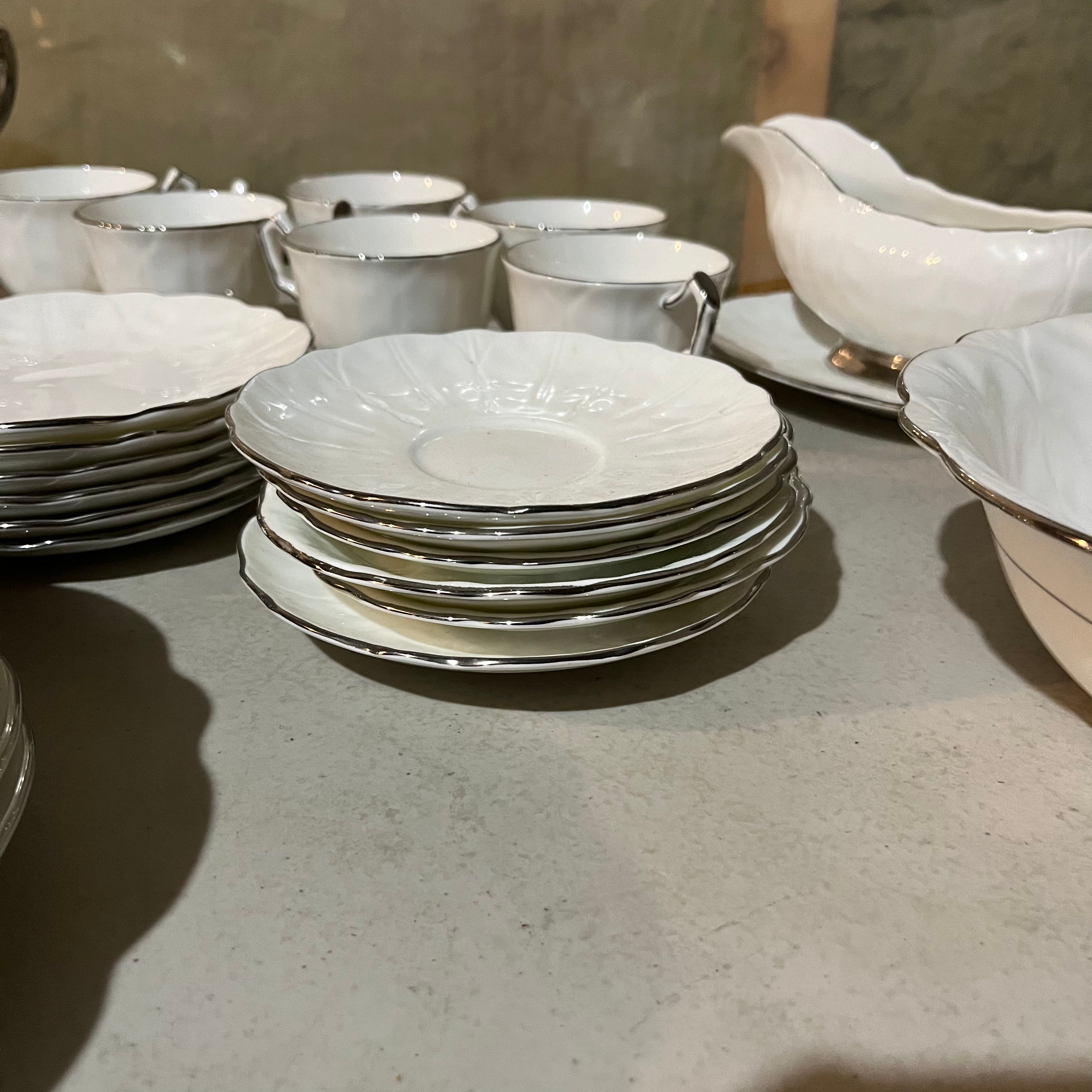 W724 China Grouping (Aynsley Spring Crocus plates, saucers and cups)