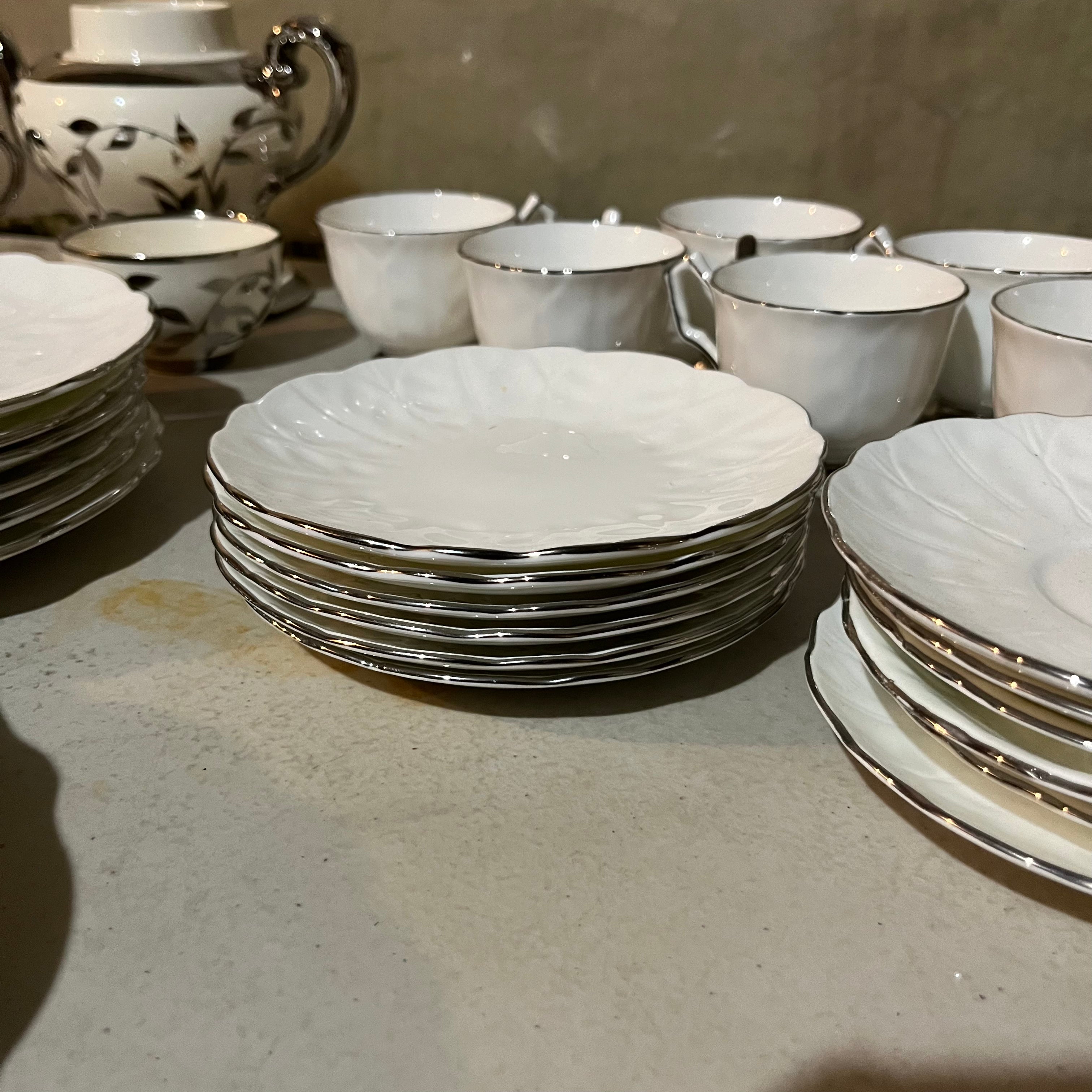 W724 China Grouping (Aynsley Spring Crocus plates, saucers and cups)