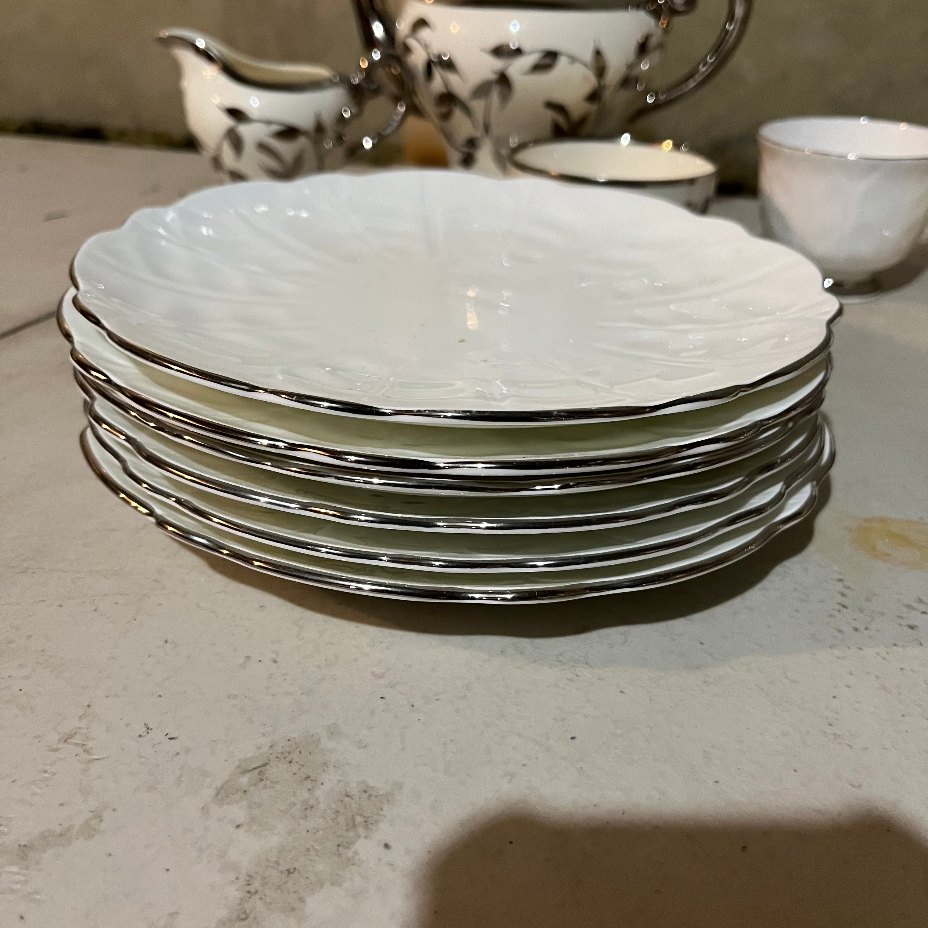 W724 China Grouping (Aynsley Spring Crocus plates, saucers and cups)
