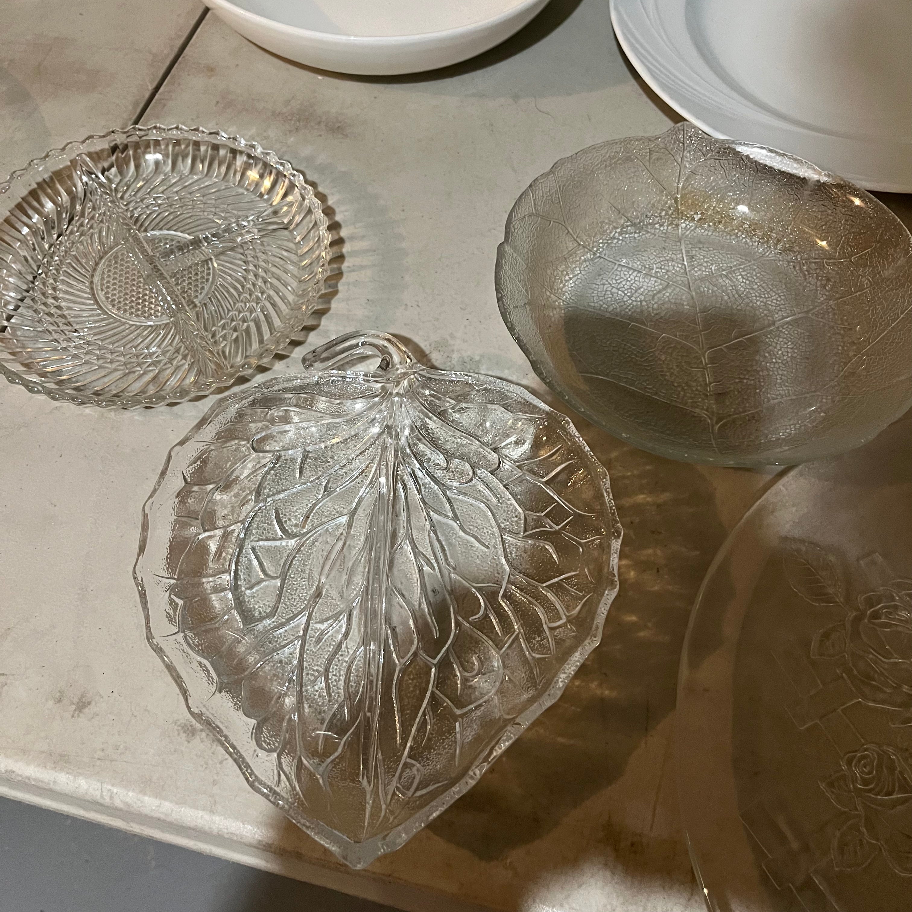 W727 Vintage clear glass plate grouping ***table not included