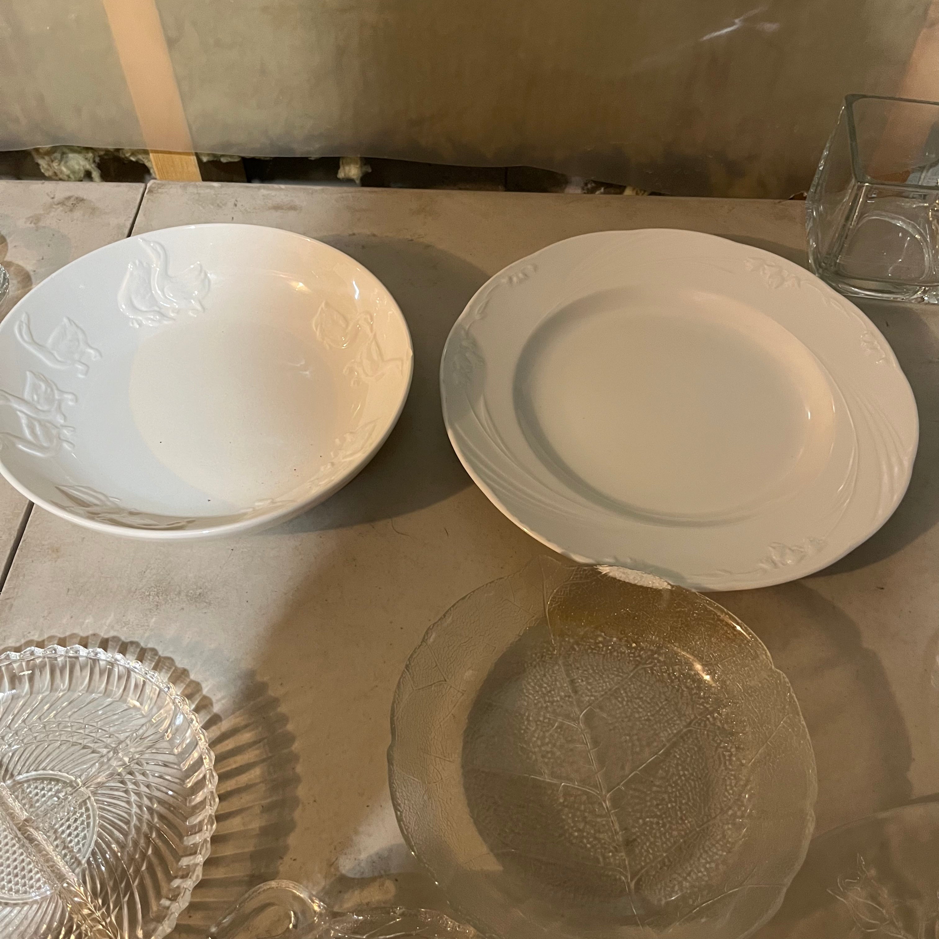 W727 Vintage clear glass plate grouping ***table not included