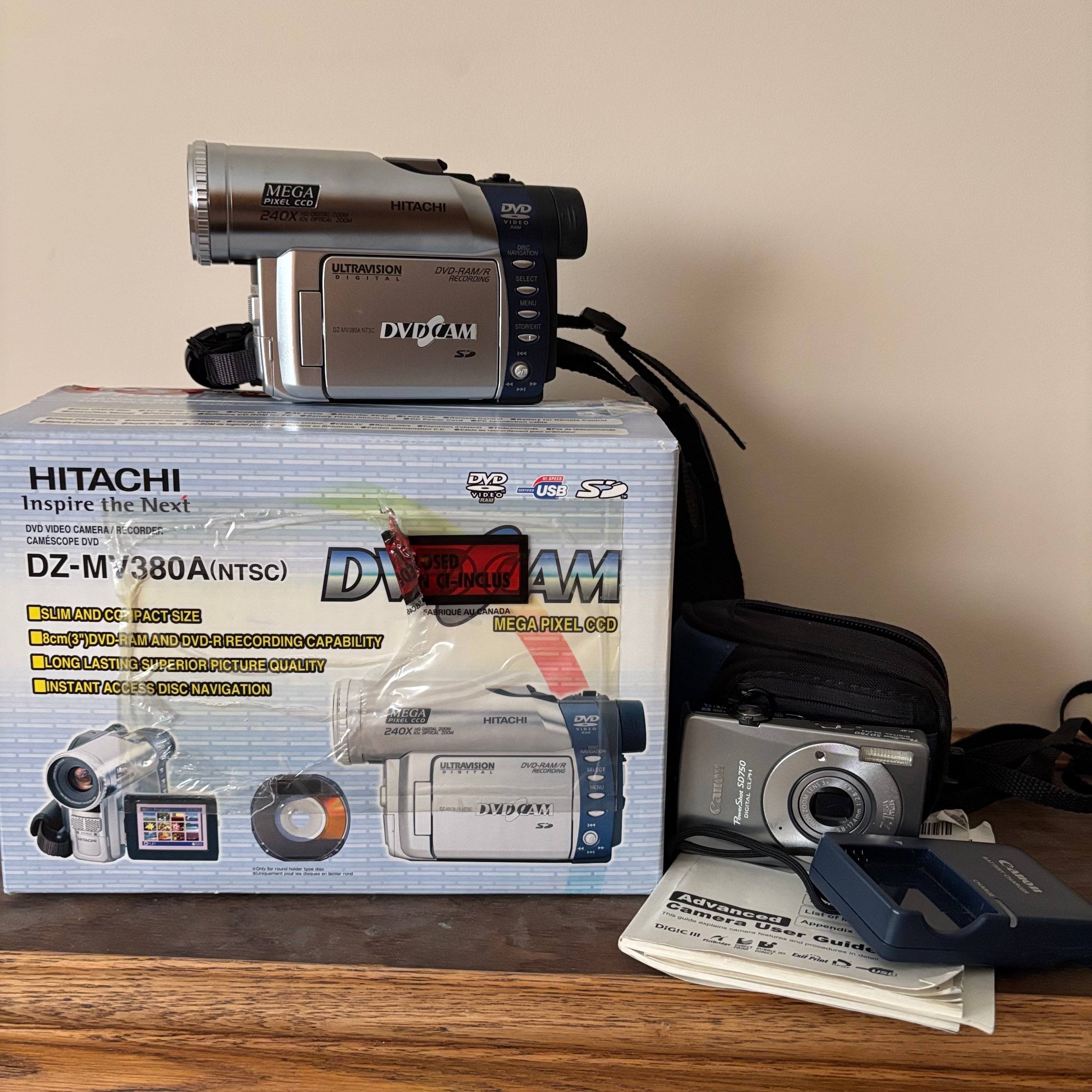 W620 Vintage Hitachi DZ-MV380A video camera (new in box but untested)