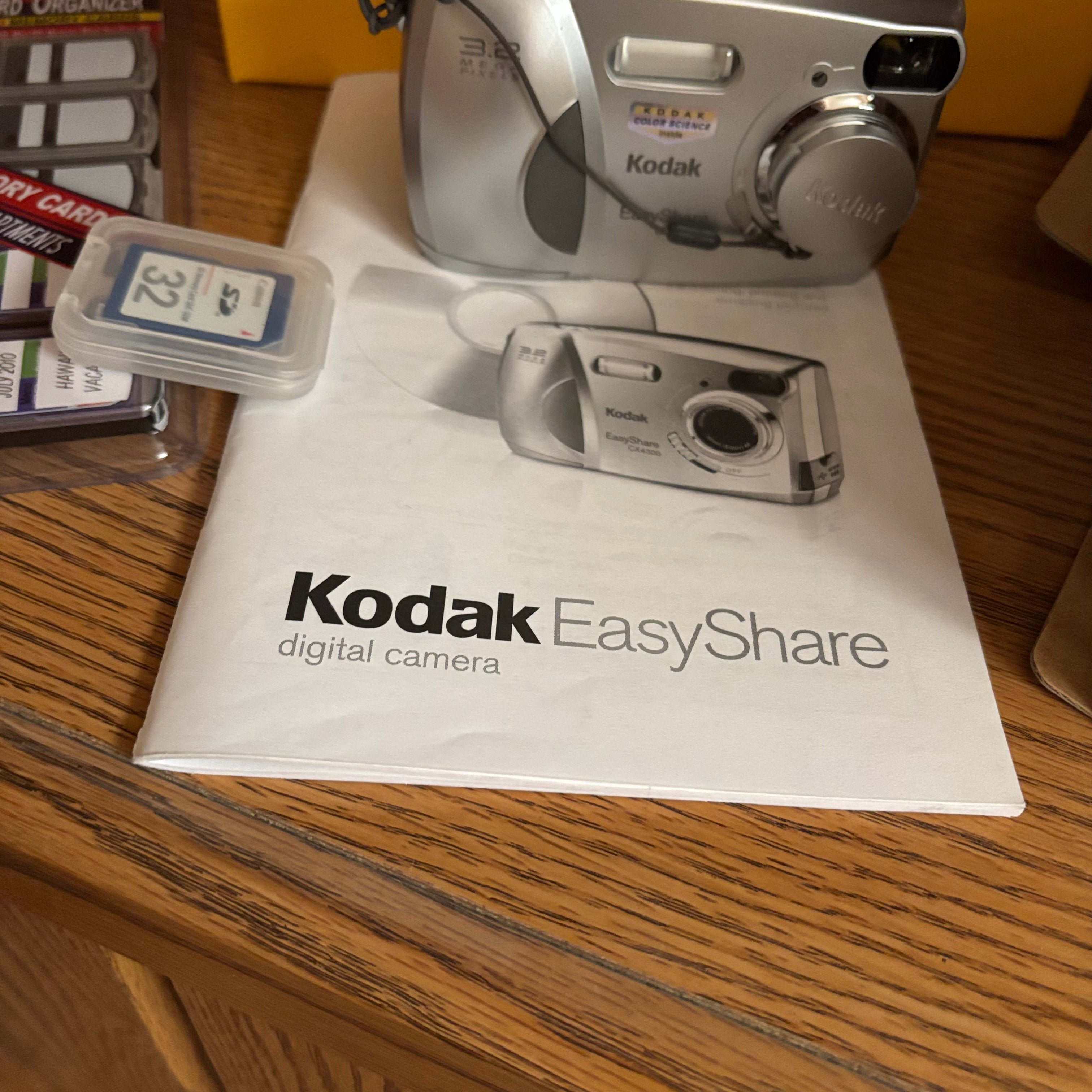 W621 Kodak Easy Shot Camera Grouping (new in box but untested)