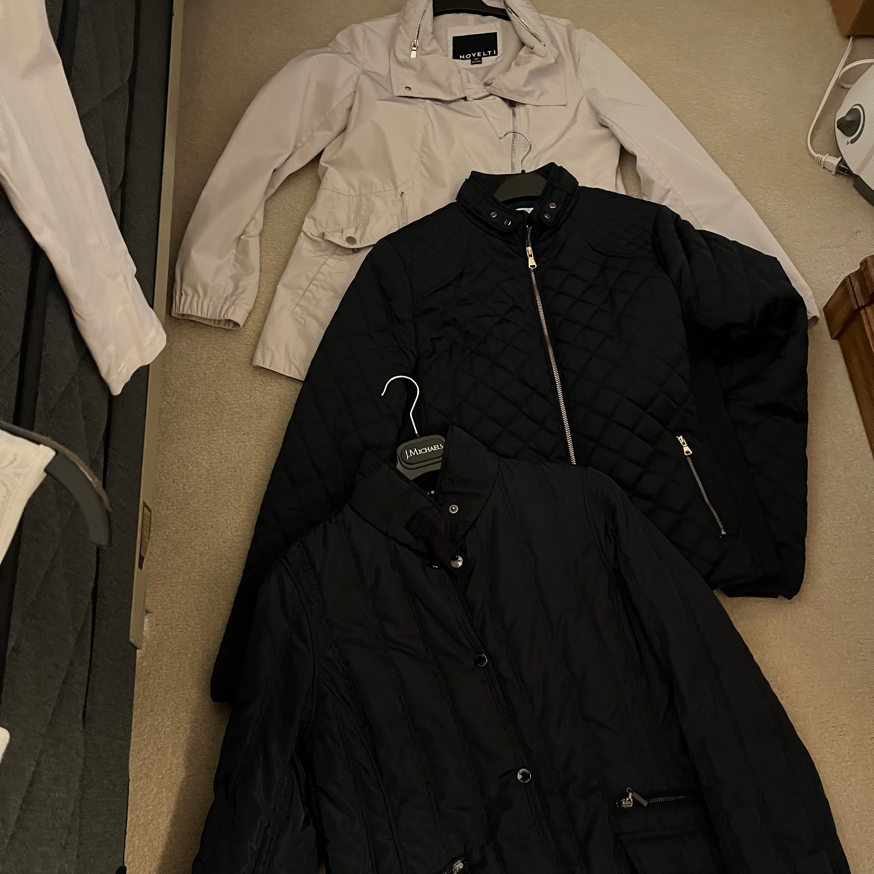 E535 Womens black and white clothing grouping (size small tops and bottoms, Alfred Sung and more)
