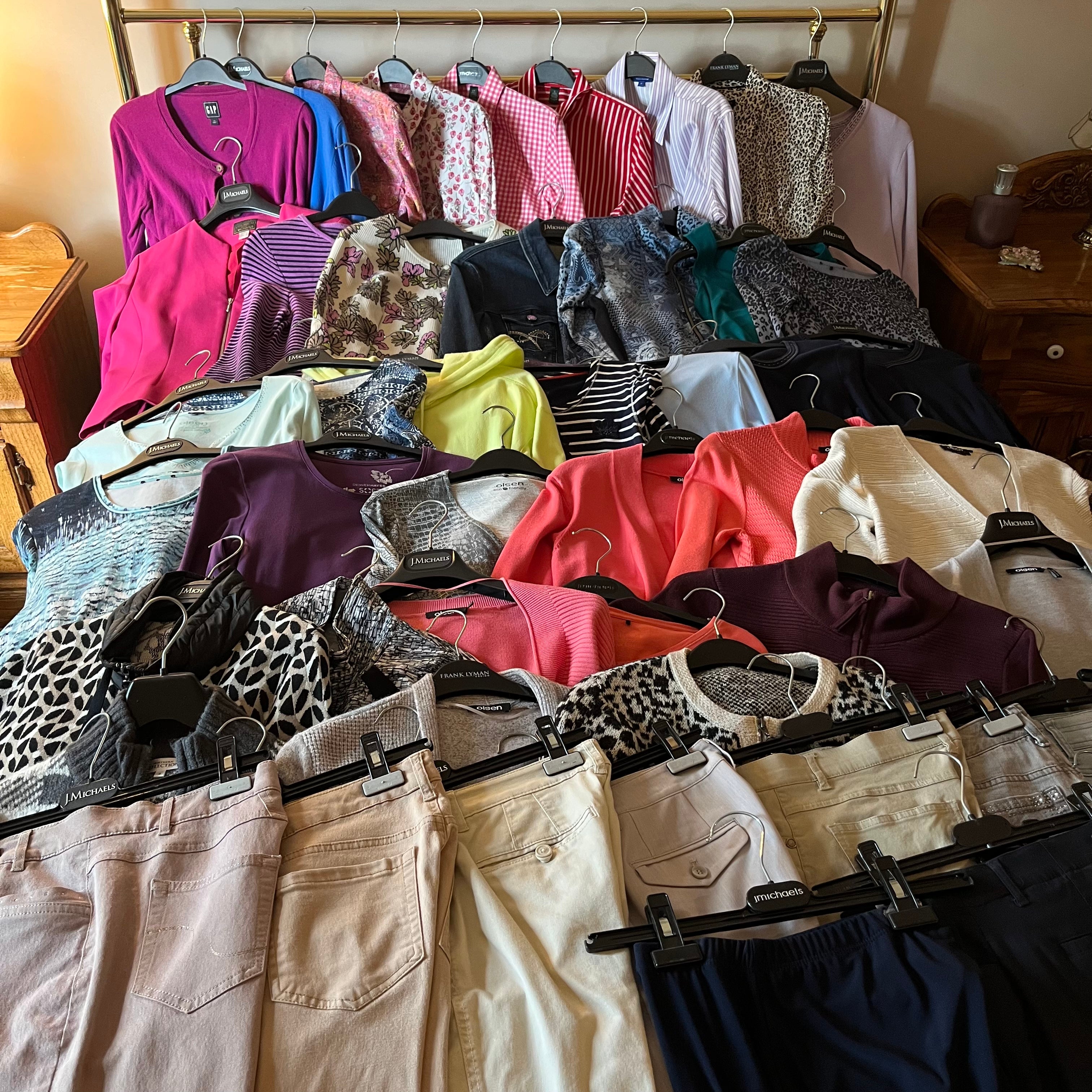 E536 Womens Medium Clothing Grouping (Simon Chang, Gap, Ralph Lauren and more)